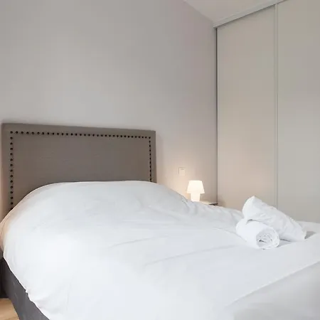 Apartment Grand Theatre Bright