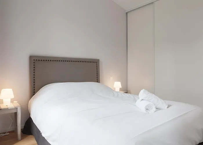 Daire Grand Theatre Bright