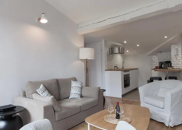 Daire Grand Theatre Bright